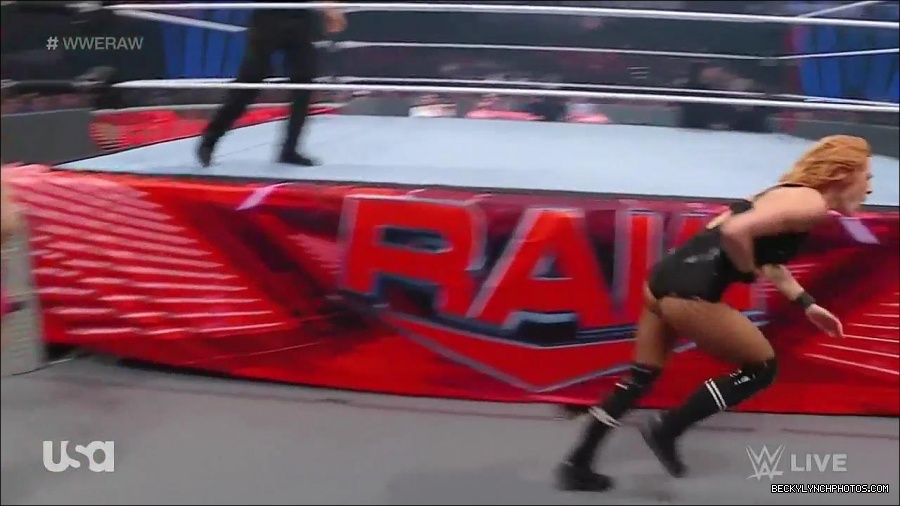WWE_Monday_Night_Raw_2022_05_16_720p_HDTV_x264-NWCHD_mp4_007223257.jpg