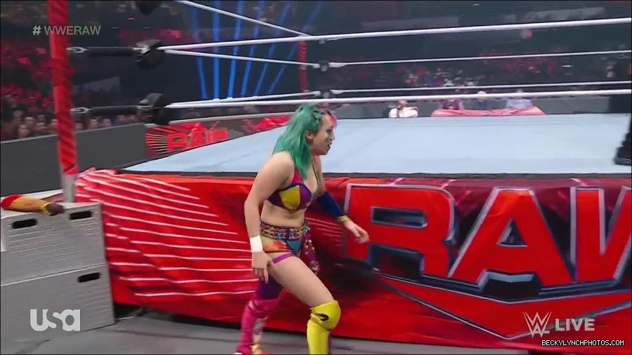 WWE_Monday_Night_Raw_2022_05_16_720p_HDTV_x264-NWCHD_mp4_007225259.jpg