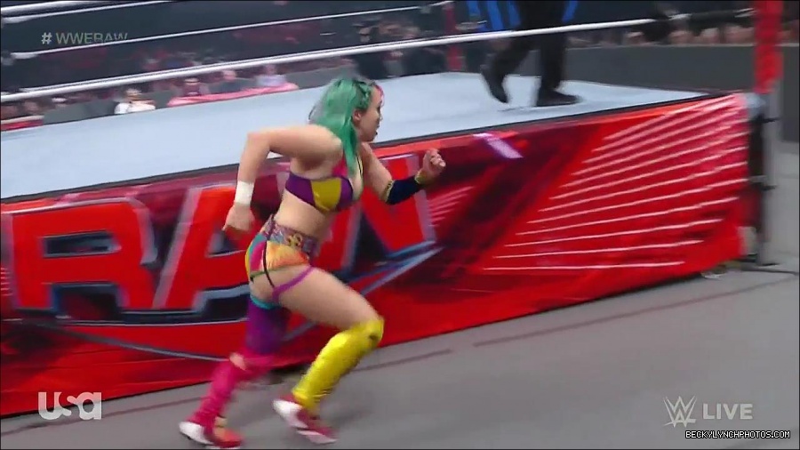 WWE_Monday_Night_Raw_2022_05_16_720p_HDTV_x264-NWCHD_mp4_007226060.jpg