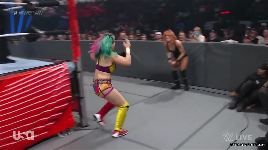 WWE_Monday_Night_Raw_2022_05_16_720p_HDTV_x264-NWCHD_mp4_007226861.jpg