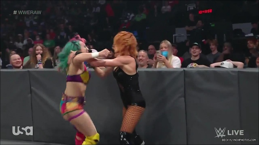 WWE_Monday_Night_Raw_2022_05_16_720p_HDTV_x264-NWCHD_mp4_007227662.jpg