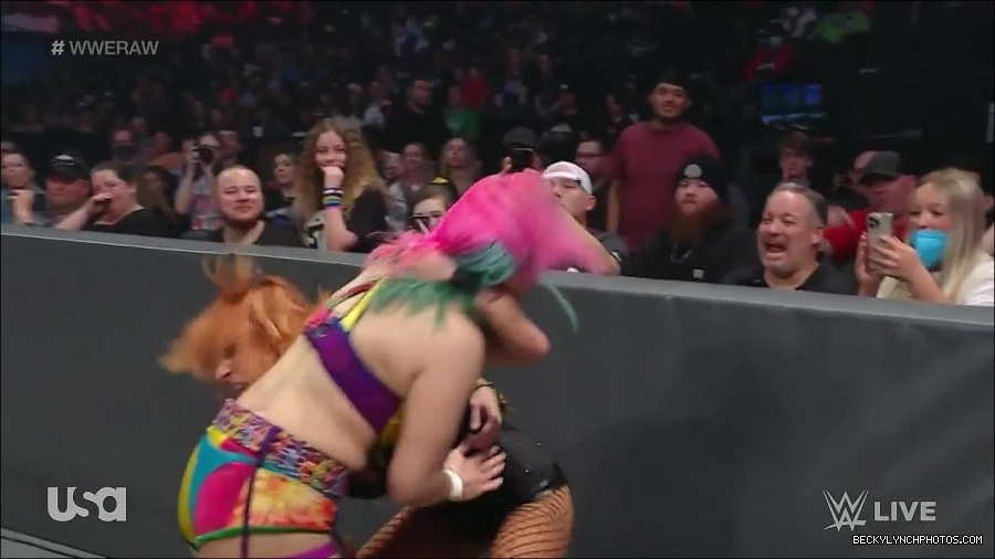 WWE_Monday_Night_Raw_2022_05_16_720p_HDTV_x264-NWCHD_mp4_007228863.jpg