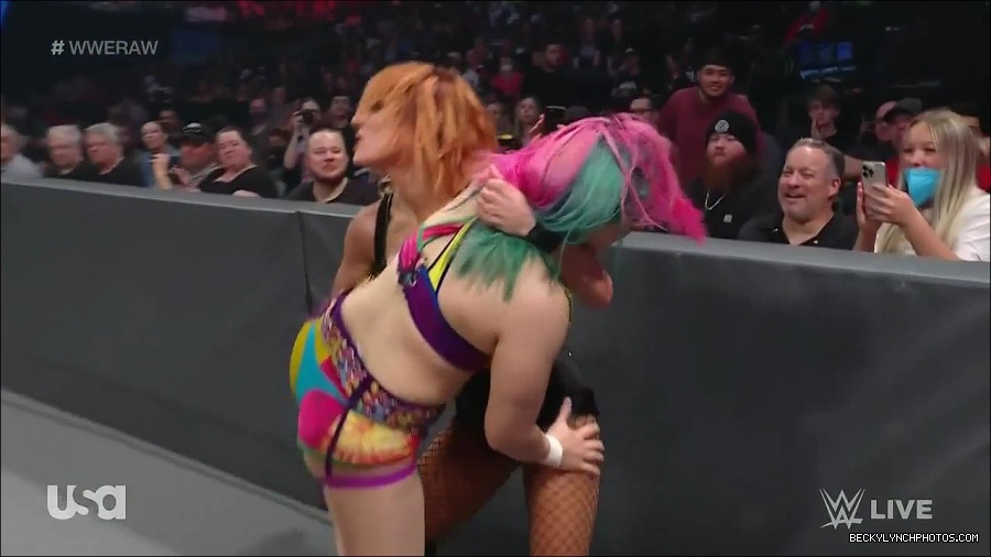 WWE_Monday_Night_Raw_2022_05_16_720p_HDTV_x264-NWCHD_mp4_007229263.jpg