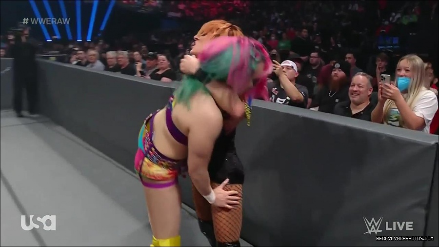 WWE_Monday_Night_Raw_2022_05_16_720p_HDTV_x264-NWCHD_mp4_007229664.jpg