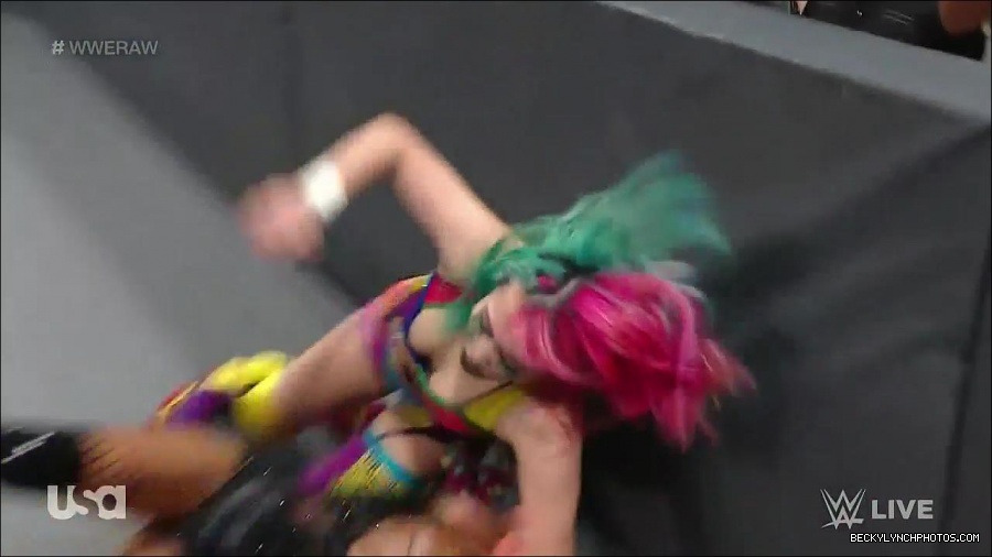 WWE_Monday_Night_Raw_2022_05_16_720p_HDTV_x264-NWCHD_mp4_007230865.jpg