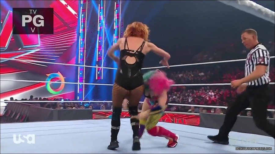 WWE_Monday_Night_Raw_2022_05_16_720p_HDTV_x264-NWCHD_mp4_007260095.jpg