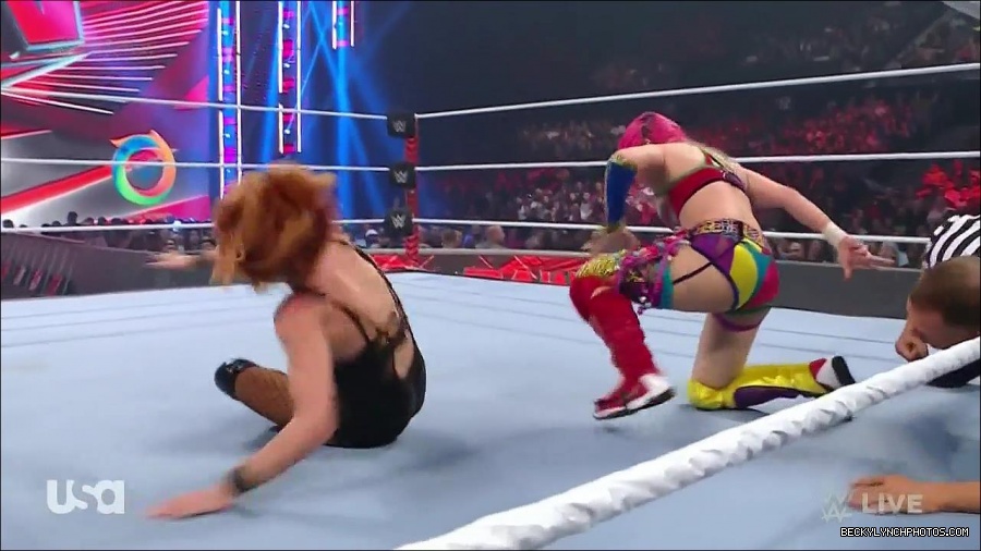 WWE_Monday_Night_Raw_2022_05_16_720p_HDTV_x264-NWCHD_mp4_007263298.jpg