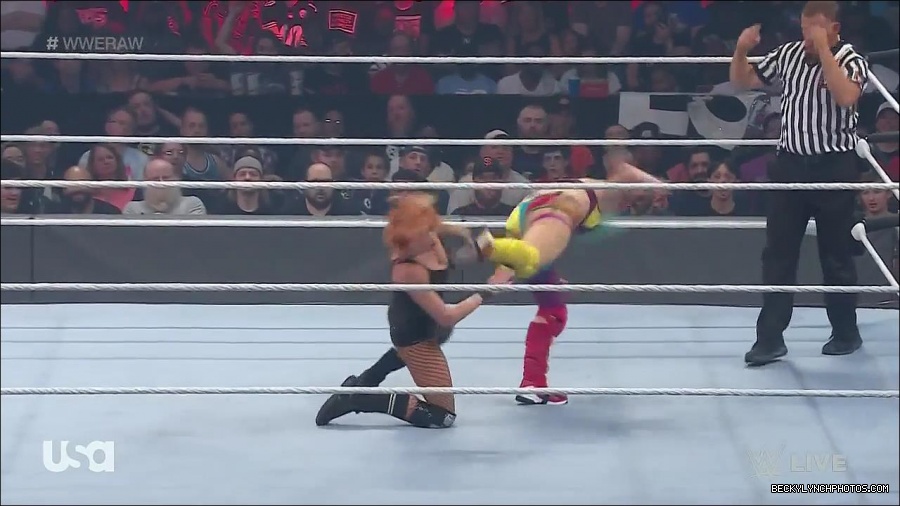 WWE_Monday_Night_Raw_2022_05_16_720p_HDTV_x264-NWCHD_mp4_007264900.jpg