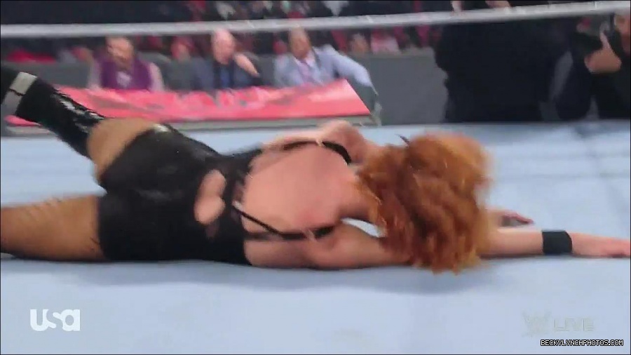 WWE_Monday_Night_Raw_2022_05_16_720p_HDTV_x264-NWCHD_mp4_007266101.jpg