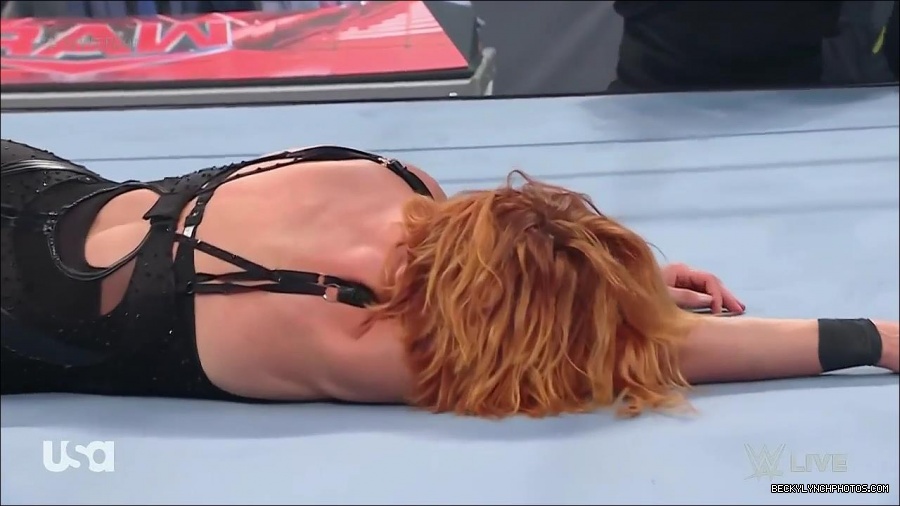 WWE_Monday_Night_Raw_2022_05_16_720p_HDTV_x264-NWCHD_mp4_007266902.jpg