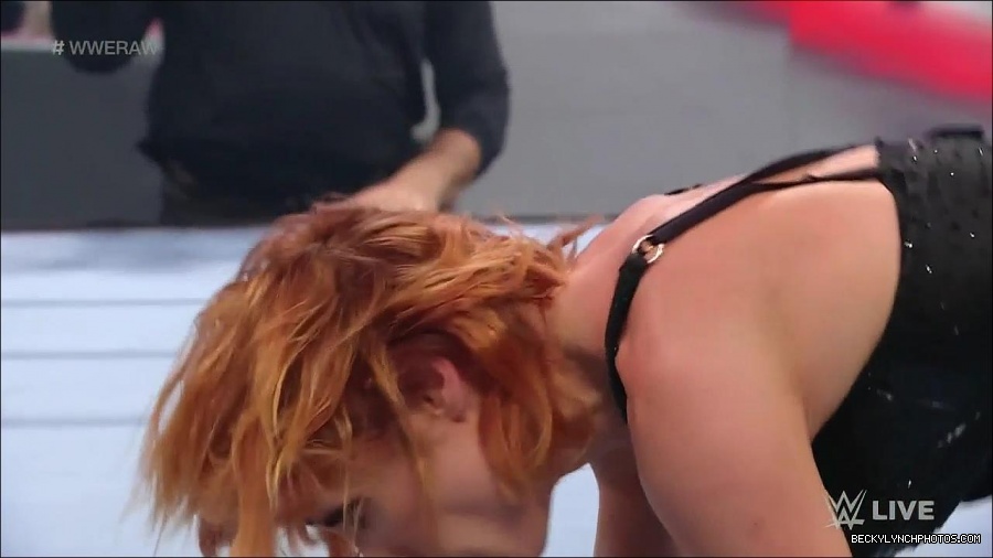 WWE_Monday_Night_Raw_2022_05_16_720p_HDTV_x264-NWCHD_mp4_007284519.jpg