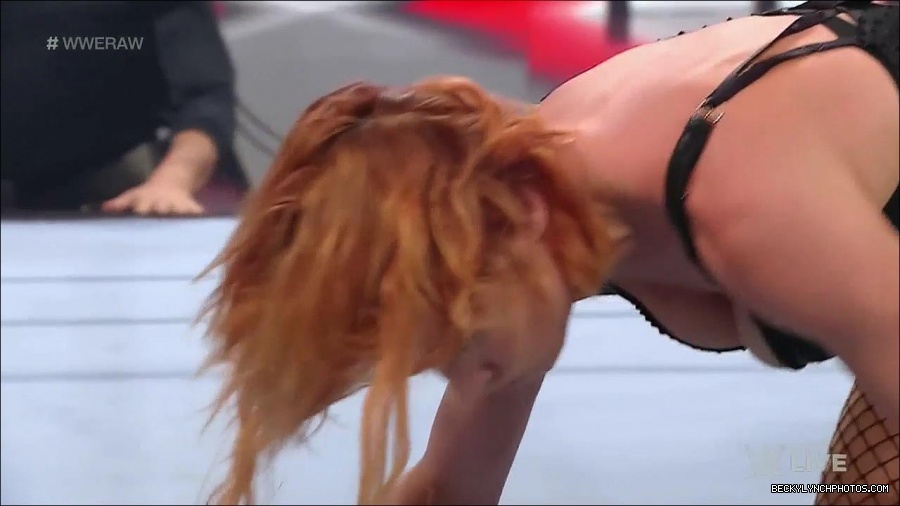 WWE_Monday_Night_Raw_2022_05_16_720p_HDTV_x264-NWCHD_mp4_007285320.jpg