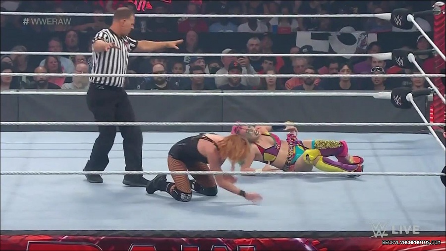 WWE_Monday_Night_Raw_2022_05_16_720p_HDTV_x264-NWCHD_mp4_007285721.jpg