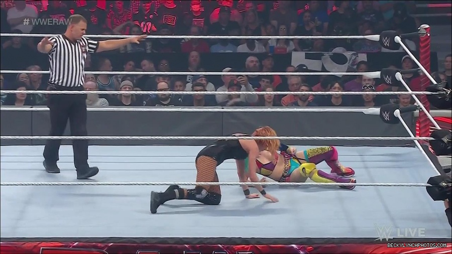WWE_Monday_Night_Raw_2022_05_16_720p_HDTV_x264-NWCHD_mp4_007286922.jpg