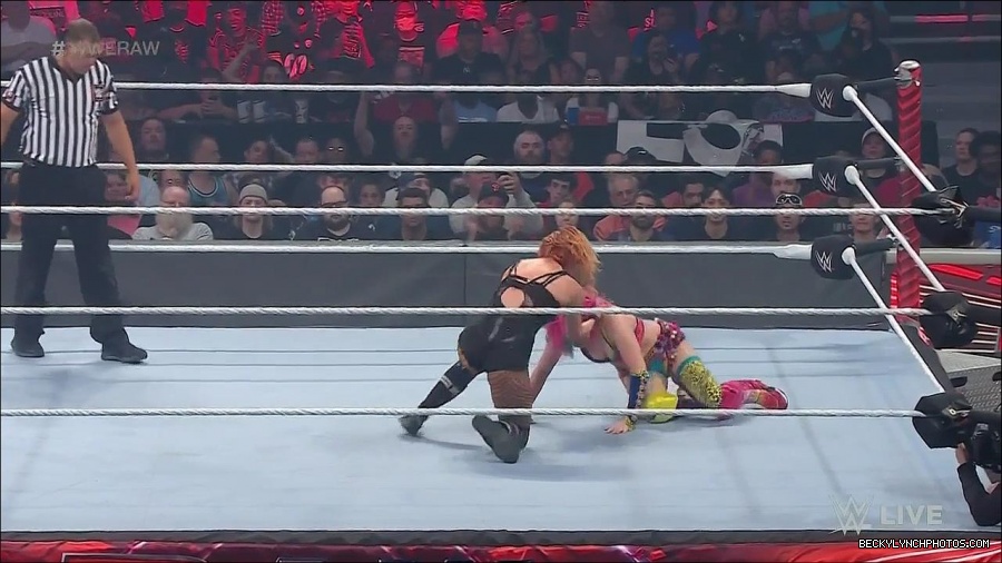 WWE_Monday_Night_Raw_2022_05_16_720p_HDTV_x264-NWCHD_mp4_007288523.jpg