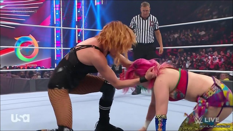 WWE_Monday_Night_Raw_2022_05_16_720p_HDTV_x264-NWCHD_mp4_007289324.jpg