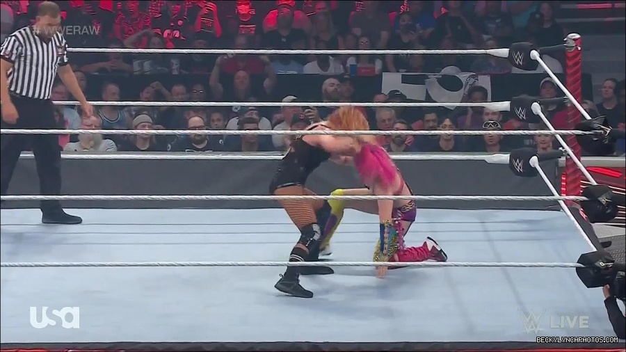 WWE_Monday_Night_Raw_2022_05_16_720p_HDTV_x264-NWCHD_mp4_007290125.jpg