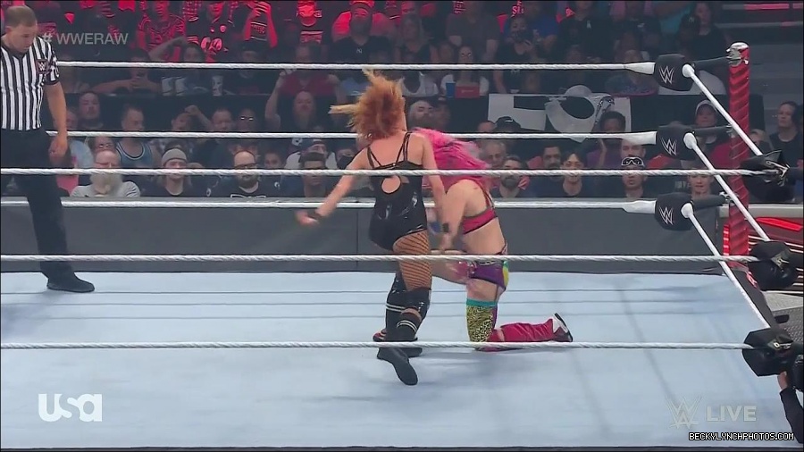 WWE_Monday_Night_Raw_2022_05_16_720p_HDTV_x264-NWCHD_mp4_007290525.jpg