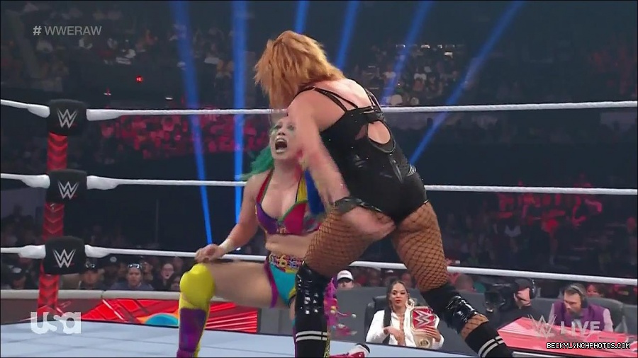 WWE_Monday_Night_Raw_2022_05_16_720p_HDTV_x264-NWCHD_mp4_007290926.jpg