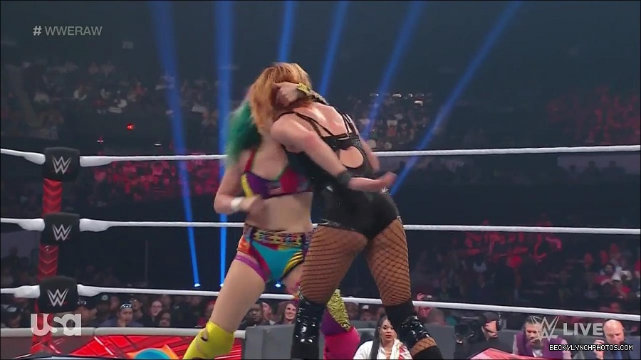 WWE_Monday_Night_Raw_2022_05_16_720p_HDTV_x264-NWCHD_mp4_007292127.jpg