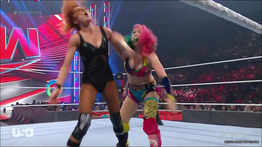 WWE_Monday_Night_Raw_2022_05_16_720p_HDTV_x264-NWCHD_mp4_007292527.jpg