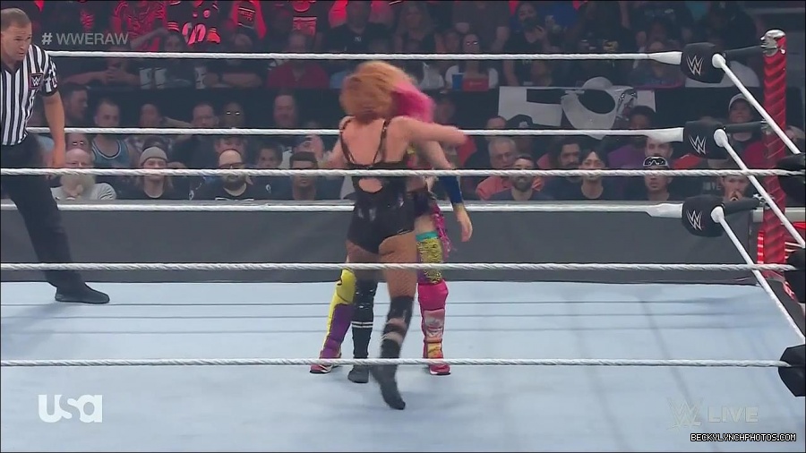WWE_Monday_Night_Raw_2022_05_16_720p_HDTV_x264-NWCHD_mp4_007293729.jpg