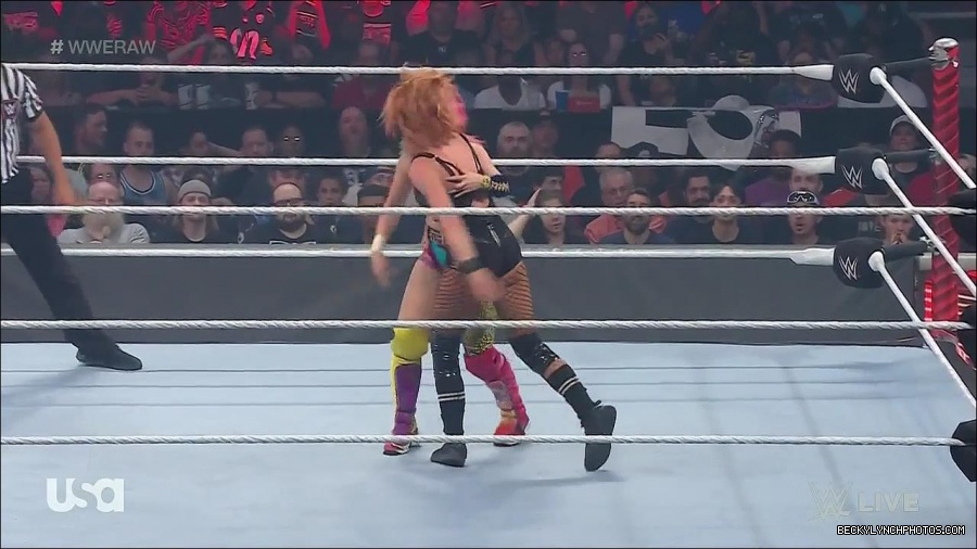 WWE_Monday_Night_Raw_2022_05_16_720p_HDTV_x264-NWCHD_mp4_007294129.jpg