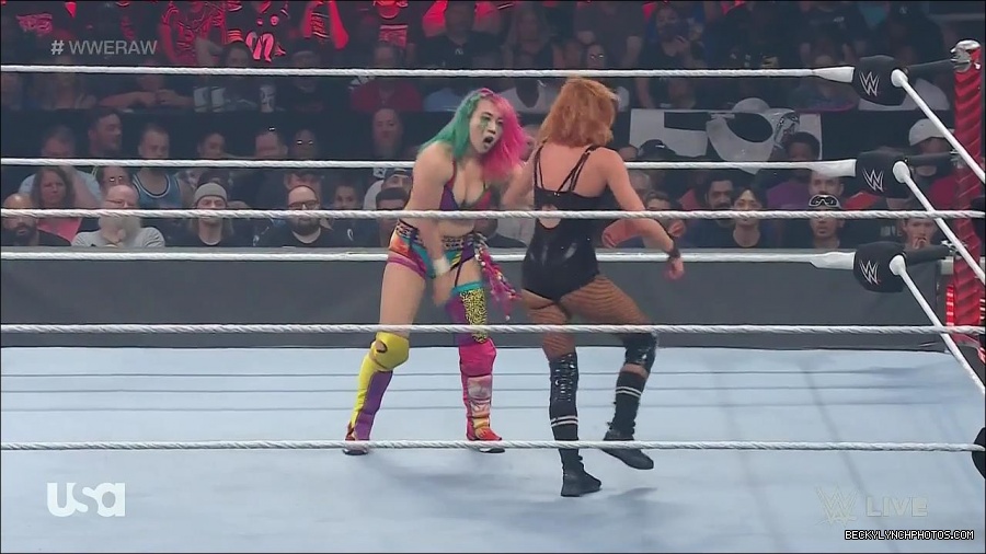 WWE_Monday_Night_Raw_2022_05_16_720p_HDTV_x264-NWCHD_mp4_007296131.jpg