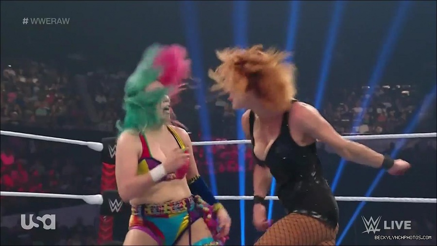 WWE_Monday_Night_Raw_2022_05_16_720p_HDTV_x264-NWCHD_mp4_007299735.jpg