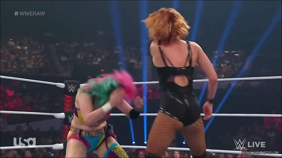 WWE_Monday_Night_Raw_2022_05_16_720p_HDTV_x264-NWCHD_mp4_007300135.jpg