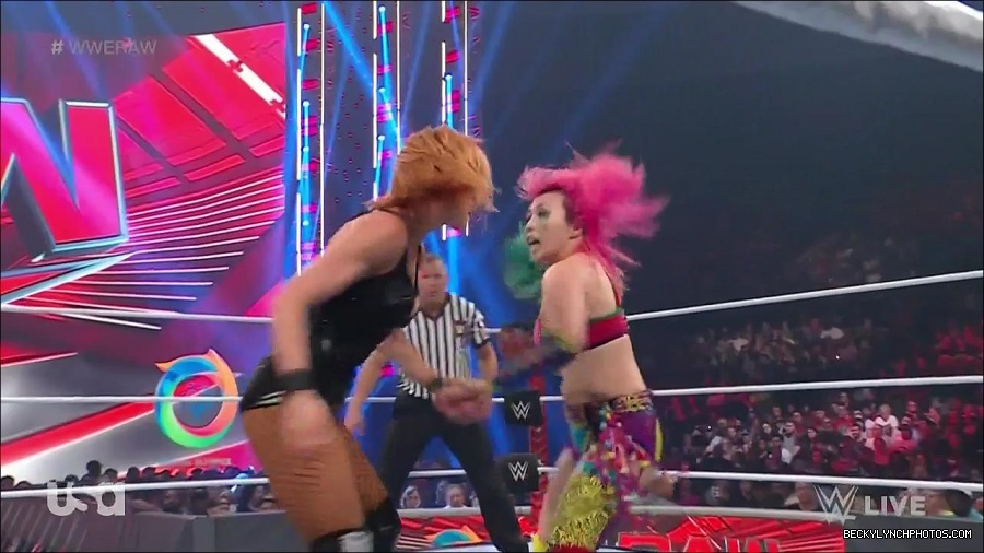 WWE_Monday_Night_Raw_2022_05_16_720p_HDTV_x264-NWCHD_mp4_007300535.jpg