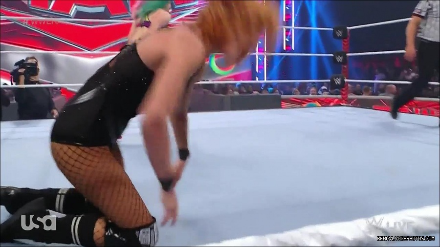 WWE_Monday_Night_Raw_2022_05_16_720p_HDTV_x264-NWCHD_mp4_007306141.jpg