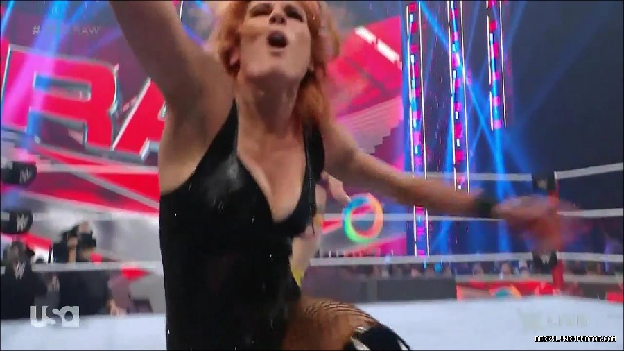 WWE_Monday_Night_Raw_2022_05_16_720p_HDTV_x264-NWCHD_mp4_007306541.jpg