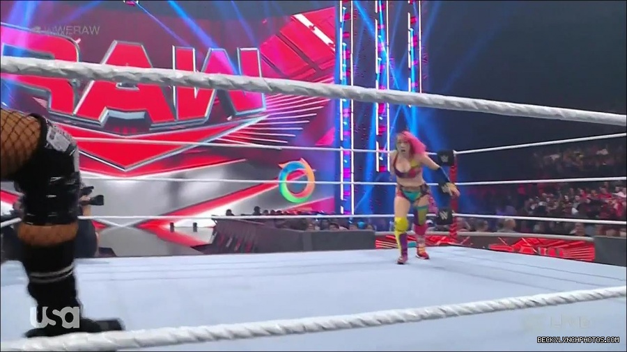 WWE_Monday_Night_Raw_2022_05_16_720p_HDTV_x264-NWCHD_mp4_007308143.jpg