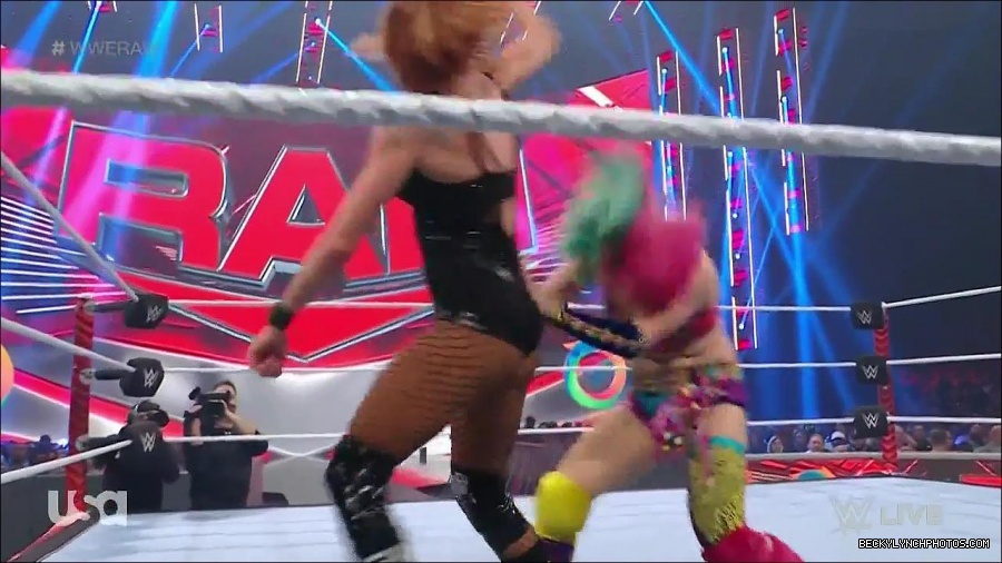 WWE_Monday_Night_Raw_2022_05_16_720p_HDTV_x264-NWCHD_mp4_007314149.jpg