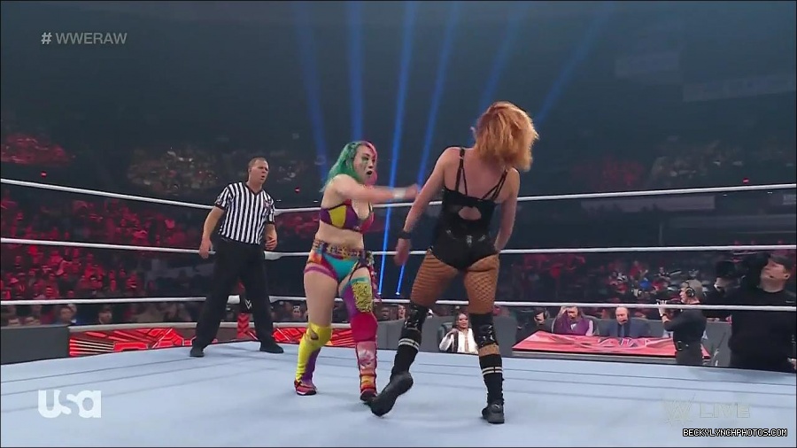 WWE_Monday_Night_Raw_2022_05_16_720p_HDTV_x264-NWCHD_mp4_007316952.jpg