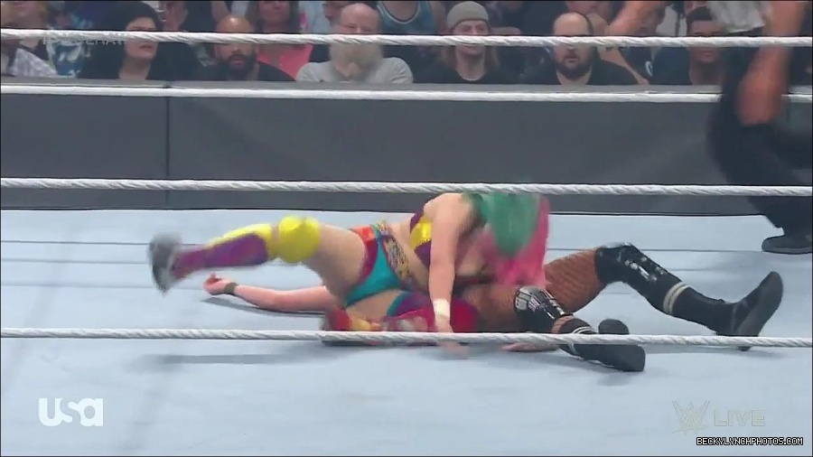 WWE_Monday_Night_Raw_2022_05_16_720p_HDTV_x264-NWCHD_mp4_007327362.jpg