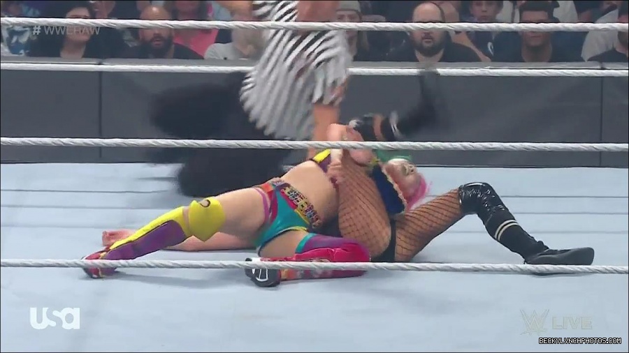 WWE_Monday_Night_Raw_2022_05_16_720p_HDTV_x264-NWCHD_mp4_007327763.jpg