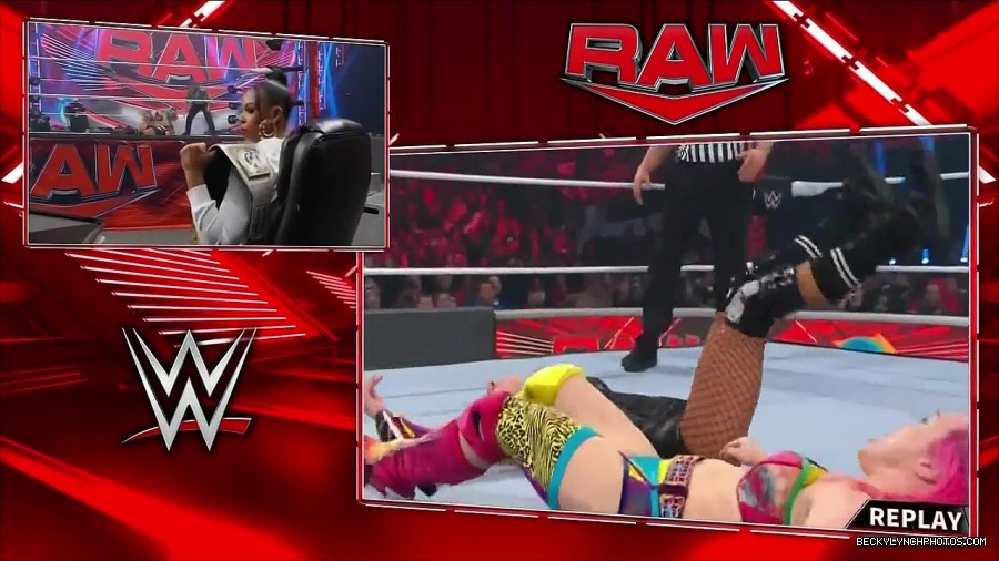 WWE_Monday_Night_Raw_2022_05_16_720p_HDTV_x264-NWCHD_mp4_007335370.jpg