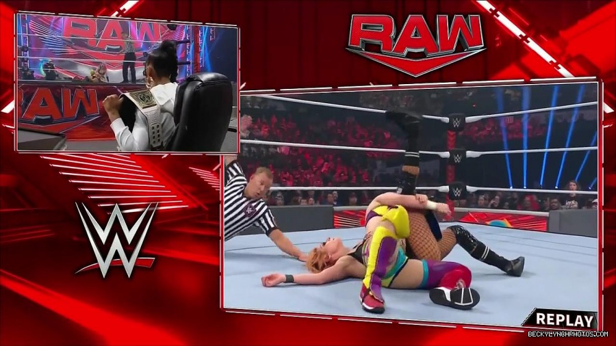 WWE_Monday_Night_Raw_2022_05_16_720p_HDTV_x264-NWCHD_mp4_007337372.jpg