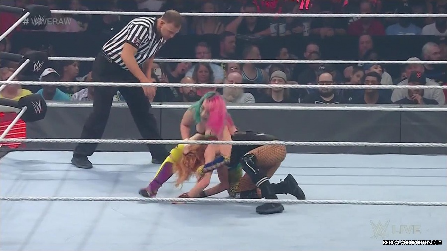 WWE_Monday_Night_Raw_2022_05_16_720p_HDTV_x264-NWCHD_mp4_007343378.jpg