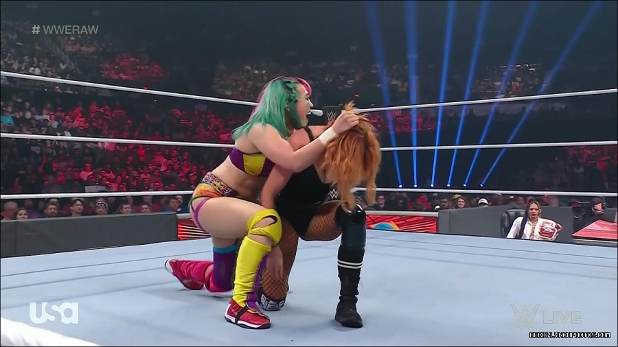 WWE_Monday_Night_Raw_2022_05_16_720p_HDTV_x264-NWCHD_mp4_007346181.jpg