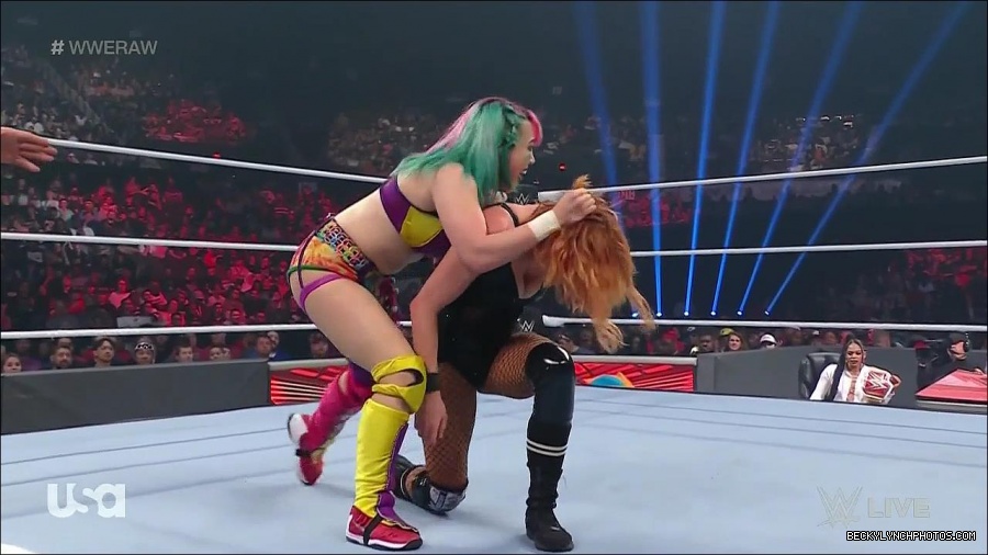 WWE_Monday_Night_Raw_2022_05_16_720p_HDTV_x264-NWCHD_mp4_007346581.jpg
