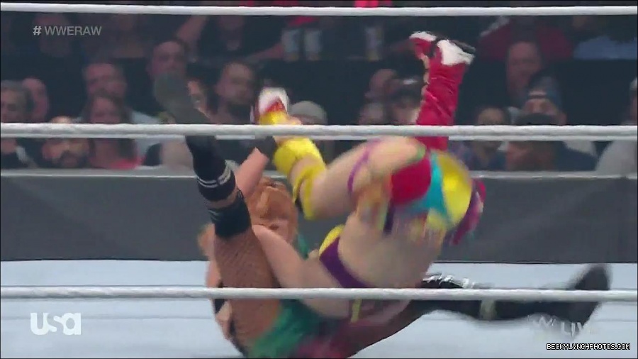 WWE_Monday_Night_Raw_2022_05_16_720p_HDTV_x264-NWCHD_mp4_007350185.jpg