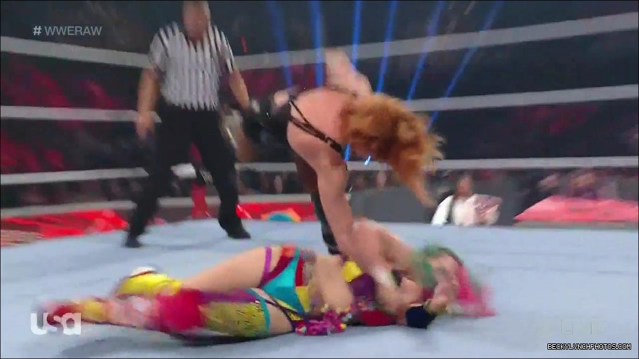 WWE_Monday_Night_Raw_2022_05_16_720p_HDTV_x264-NWCHD_mp4_007356591.jpg