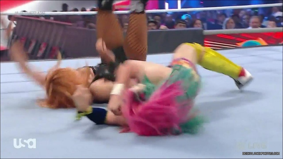 WWE_Monday_Night_Raw_2022_05_16_720p_HDTV_x264-NWCHD_mp4_007356992.jpg