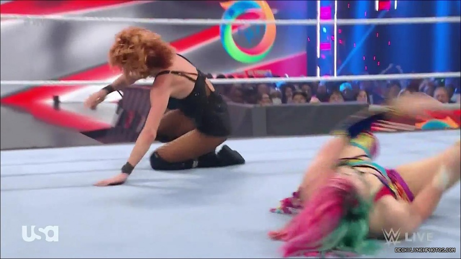 WWE_Monday_Night_Raw_2022_05_16_720p_HDTV_x264-NWCHD_mp4_007357392.jpg