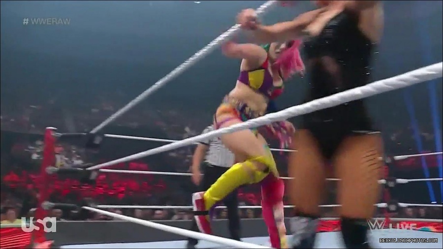 WWE_Monday_Night_Raw_2022_05_16_720p_HDTV_x264-NWCHD_mp4_007360996.jpg