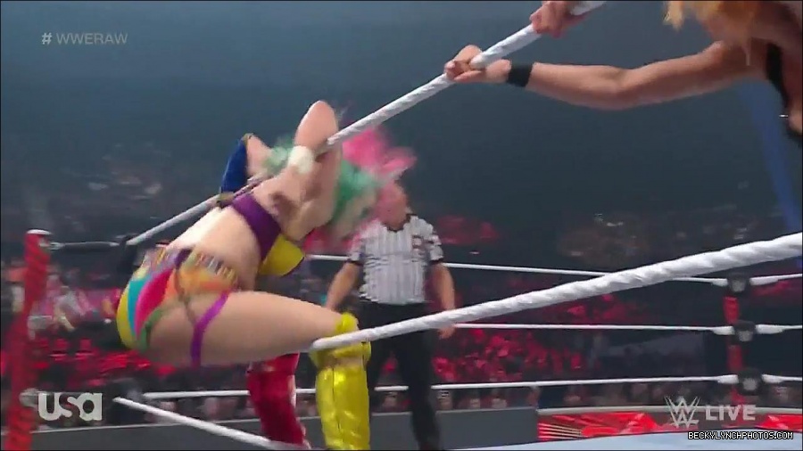 WWE_Monday_Night_Raw_2022_05_16_720p_HDTV_x264-NWCHD_mp4_007361396.jpg