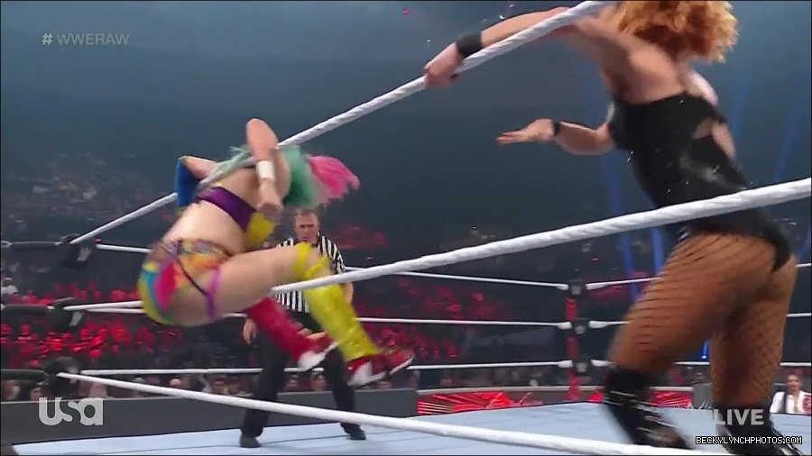 WWE_Monday_Night_Raw_2022_05_16_720p_HDTV_x264-NWCHD_mp4_007361797.jpg